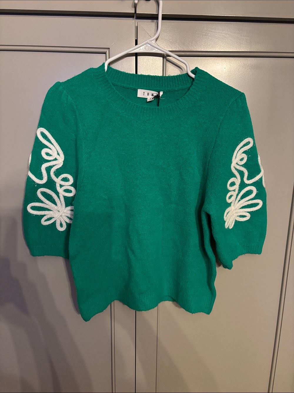 NWT THML Short Sleeve Embroidered Detail Knit Top S Kelly green